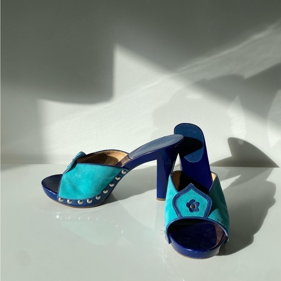 Some wear on the heel otherwise these babies are absolutely mint ! Rare find!! - Picture 4 of 4